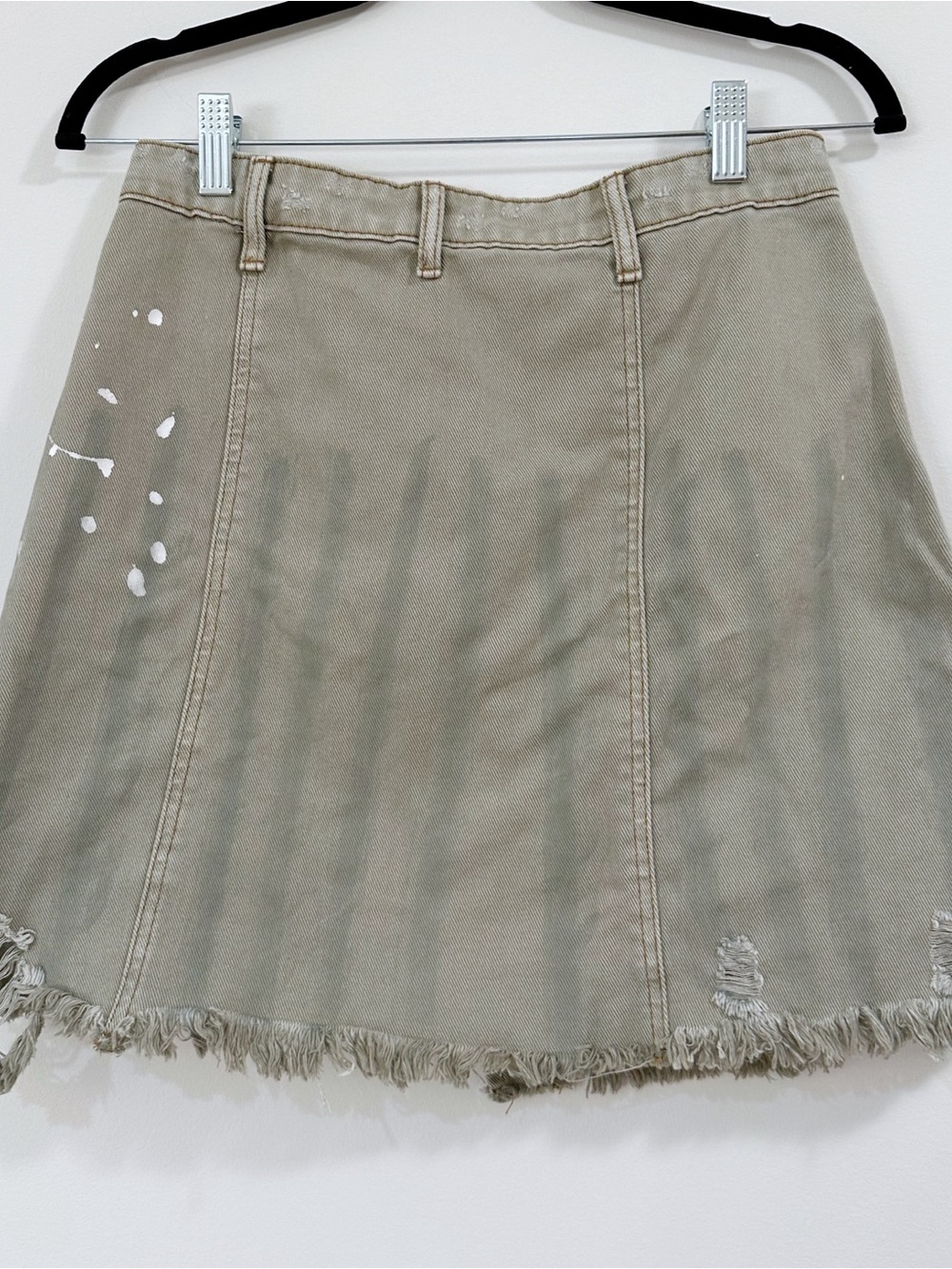 NWT Easel Los Angeles Distressed Denim Skirt Khaki Size Medium - Picture 4 of 8